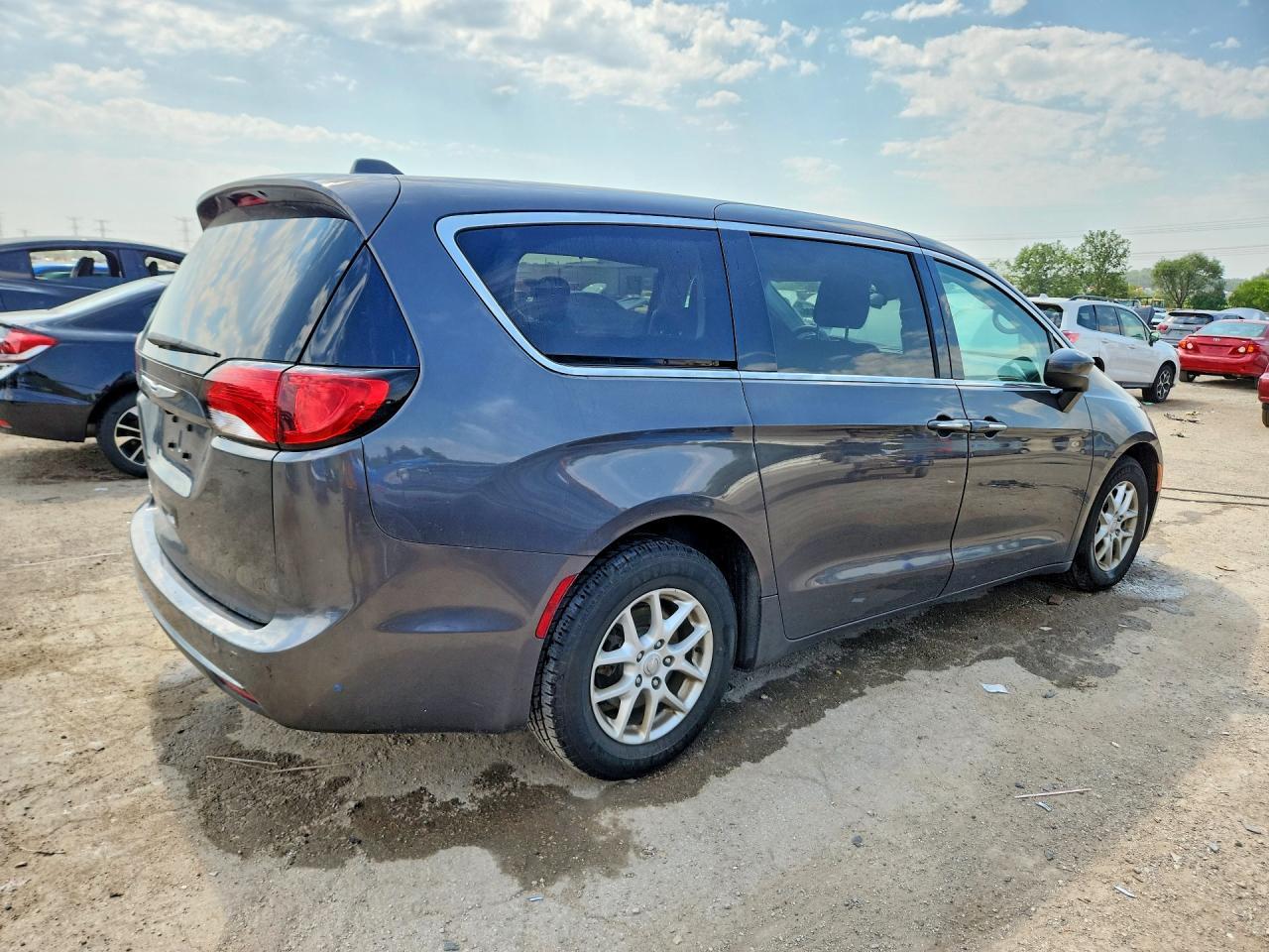 2017 Chrysler Pacifica Touring L - Фото 3