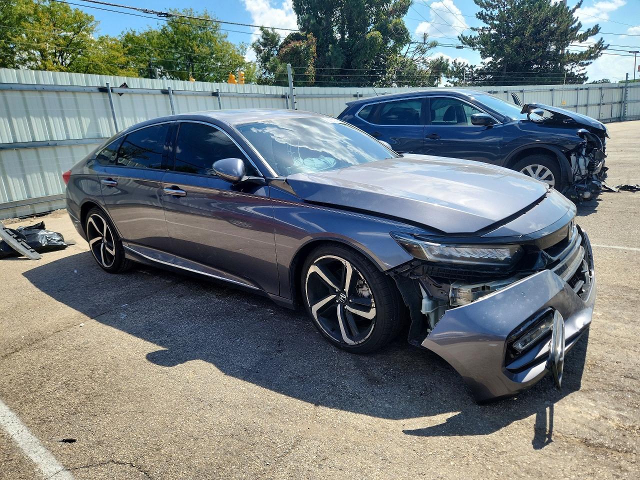2018 Honda Accord Touring - Image 4