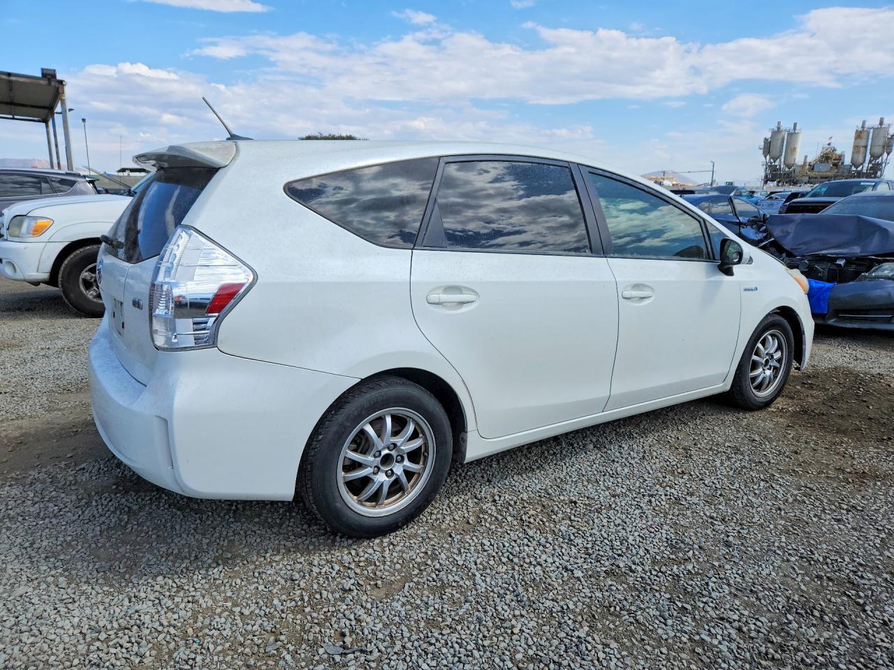 2012 Toyota Prius V Three - Фото 3