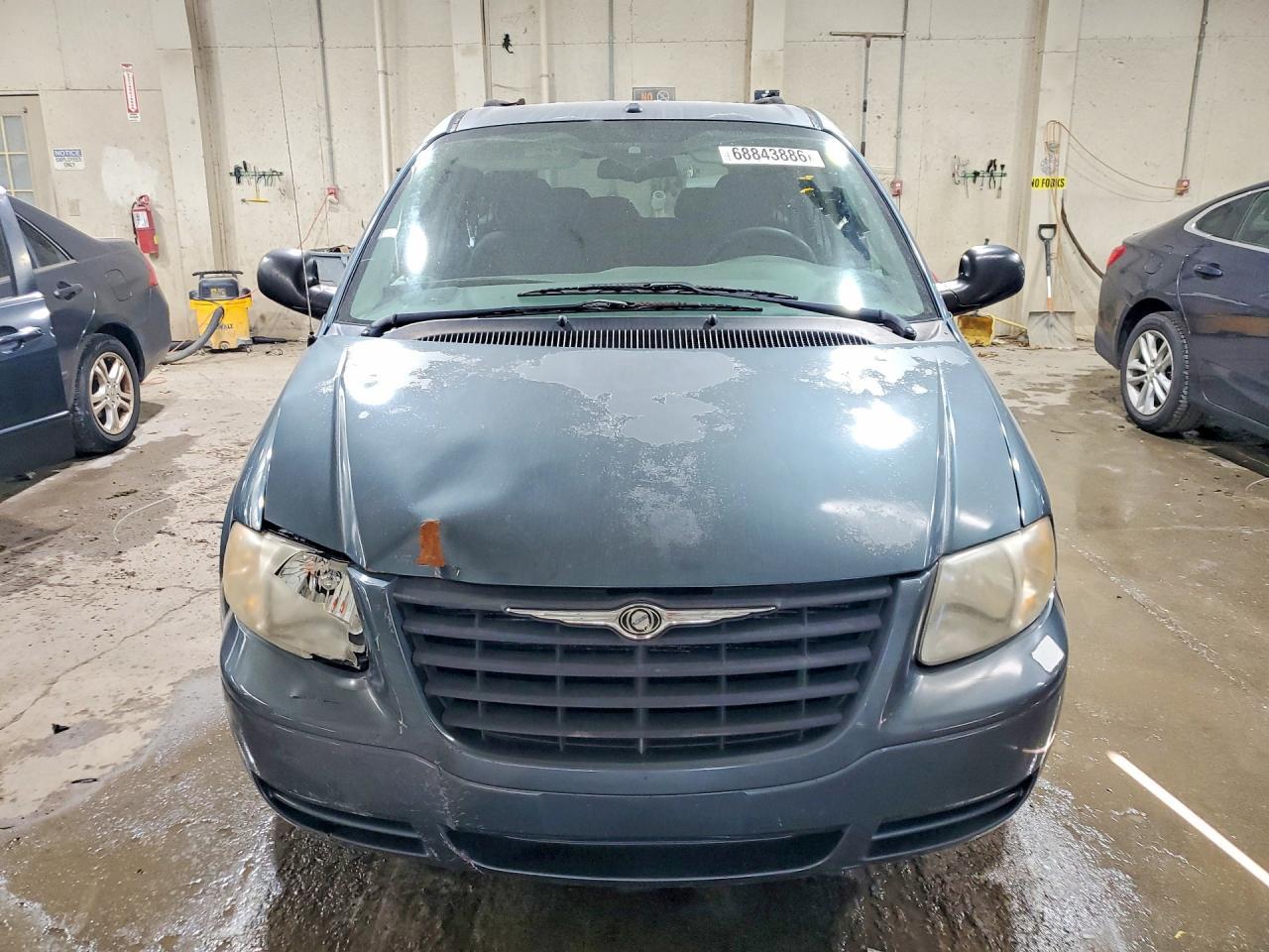 2006 Chrysler Town & Country - Фото 5
