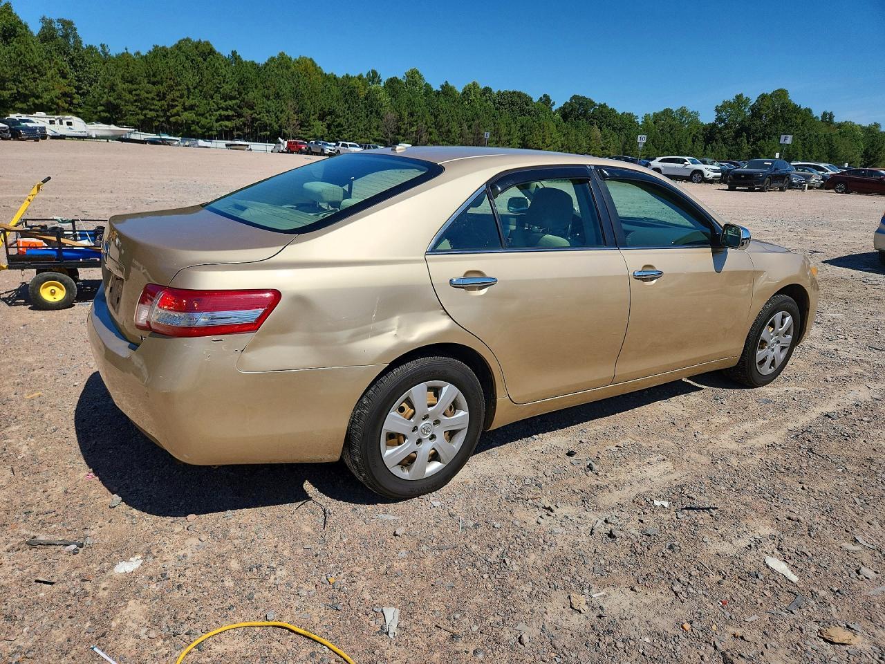2010 Toyota Camry Le - Image 3