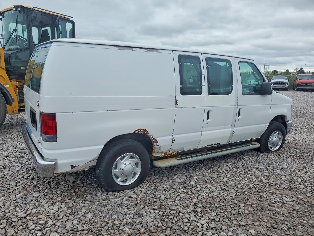 2011 Ford E250 Delivery Van - Фото 3