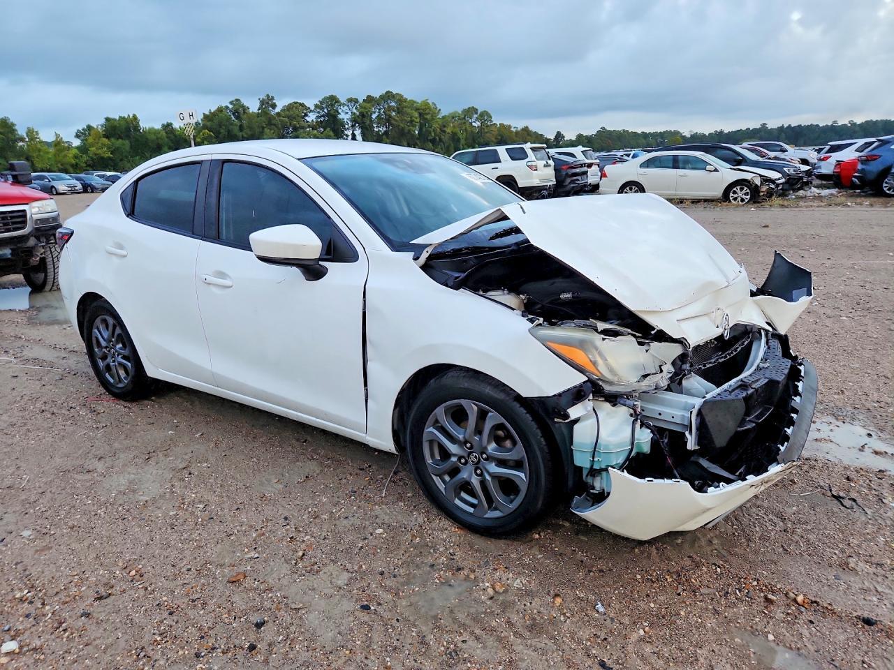 2019 Toyota Yaris Le - Image 4