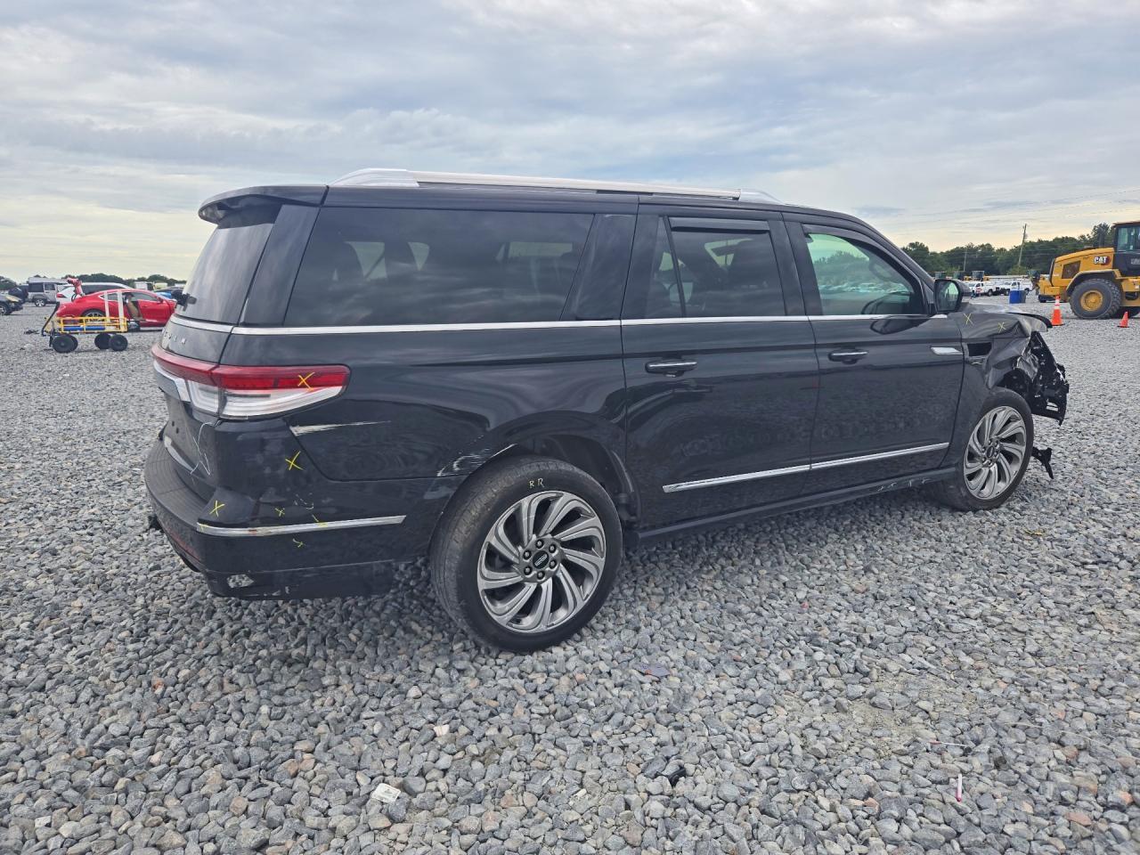 2024 Lincoln Navigator L - Image 3
