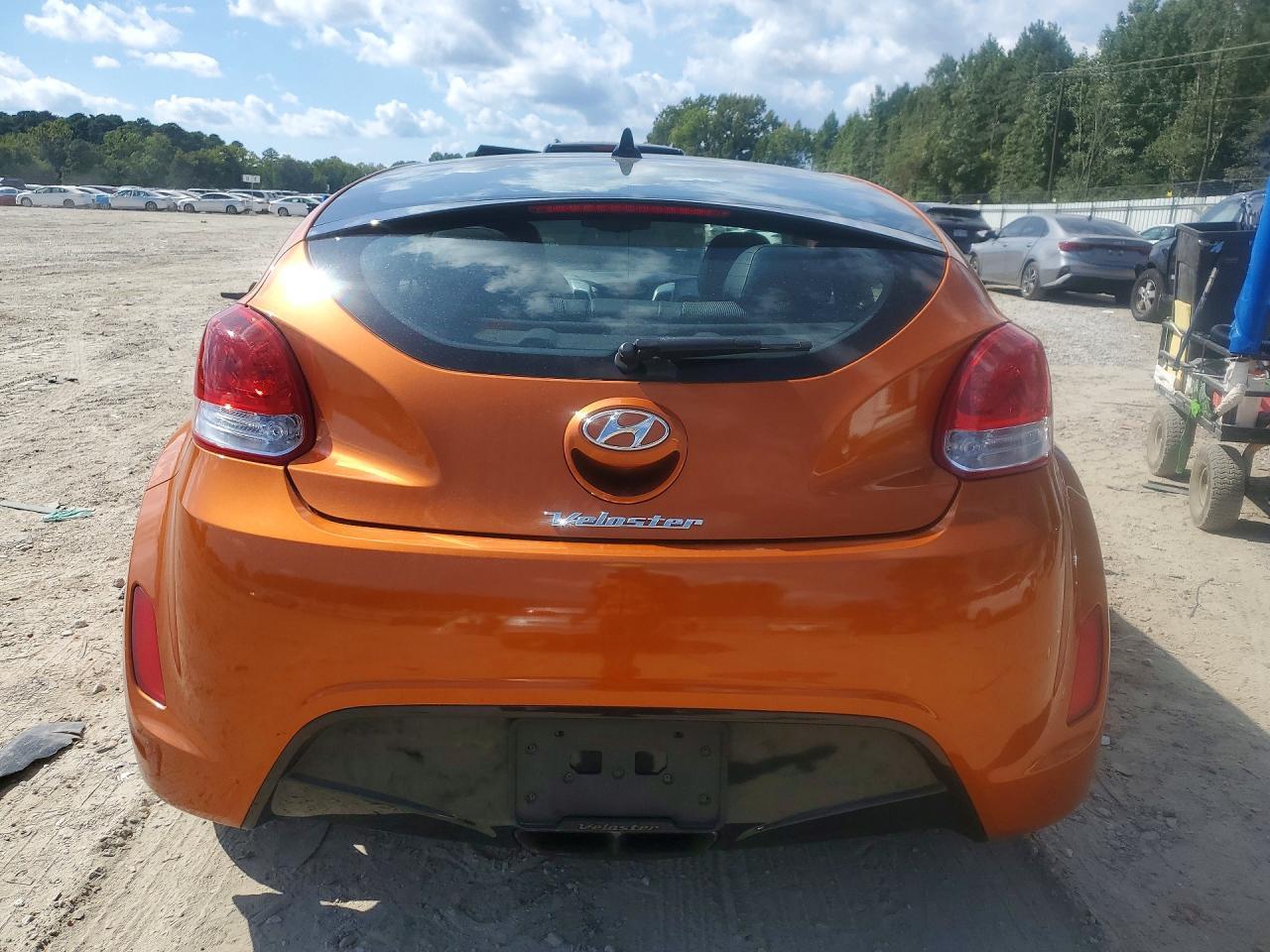 2013 Hyundai Veloster Base - Image 6