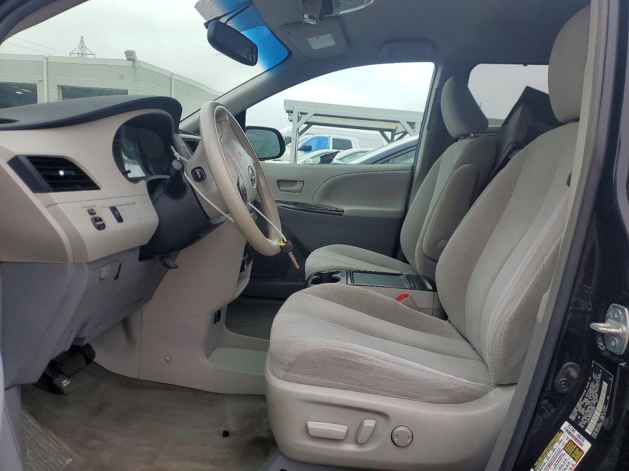 2013 Toyota Sienna Le - Фото 7