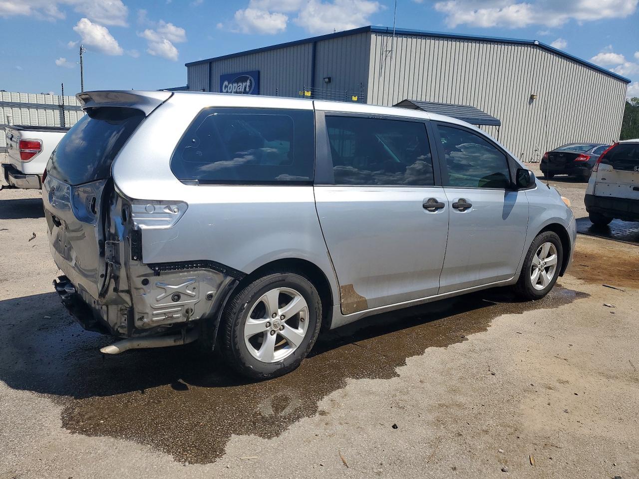 2014 Toyota Sienna L 7-Passenger - Фото 3