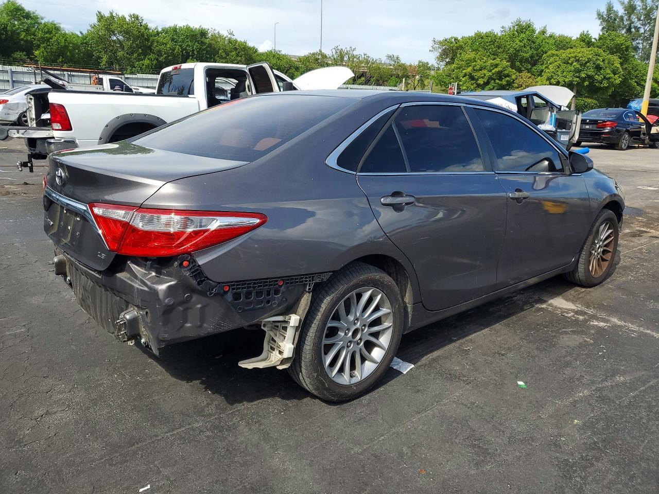 2016 Toyota Camry Le - Фото 3