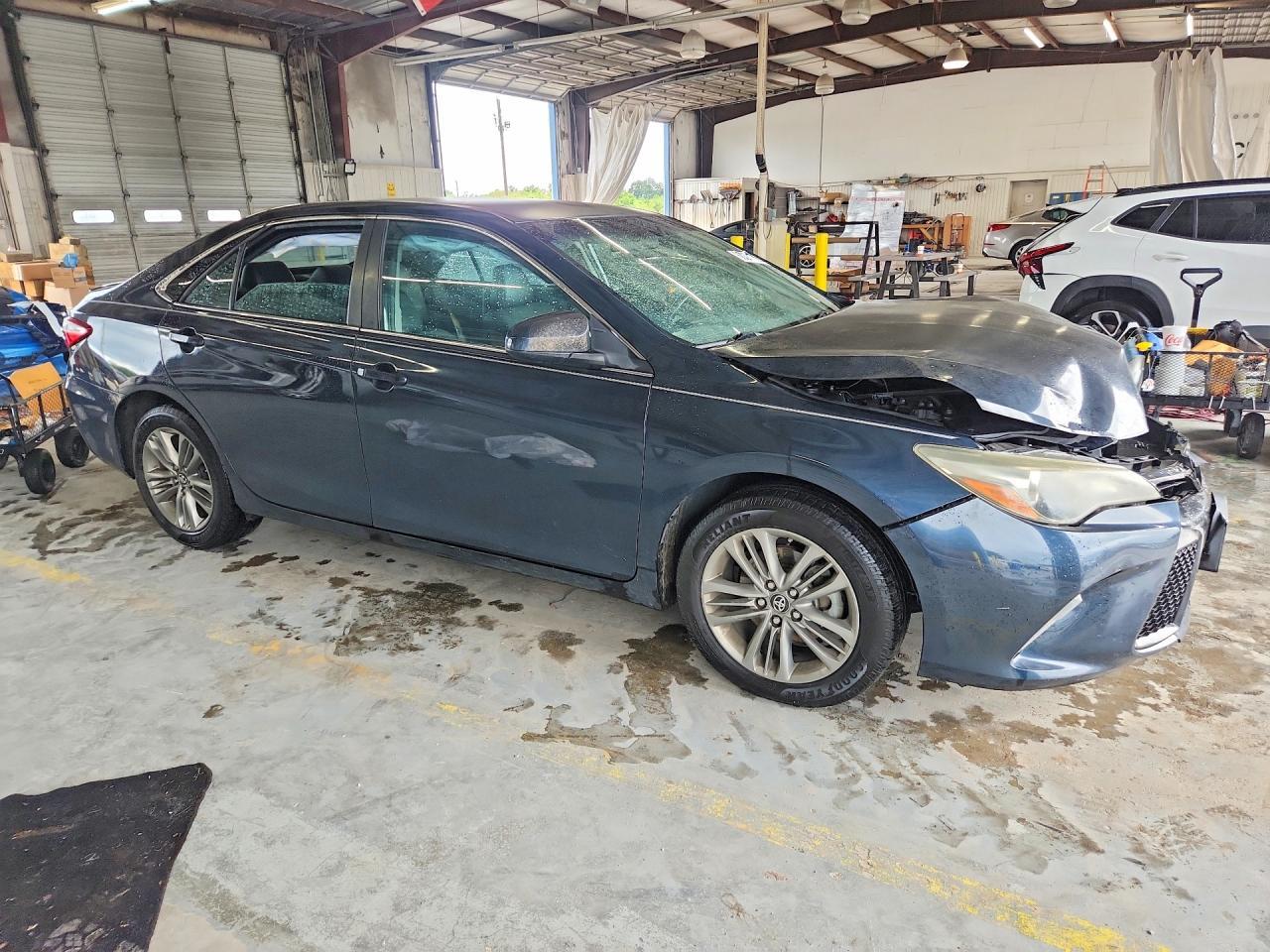 2017 Toyota Camry Se - Фото 4