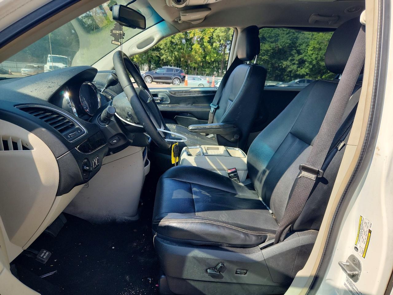 2012 Chrysler Town & Country Touring - Фото 7