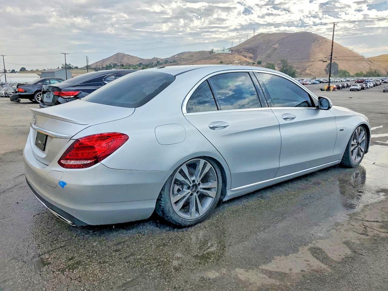 2018 Mercedes-Benz C 350E - Фото 3