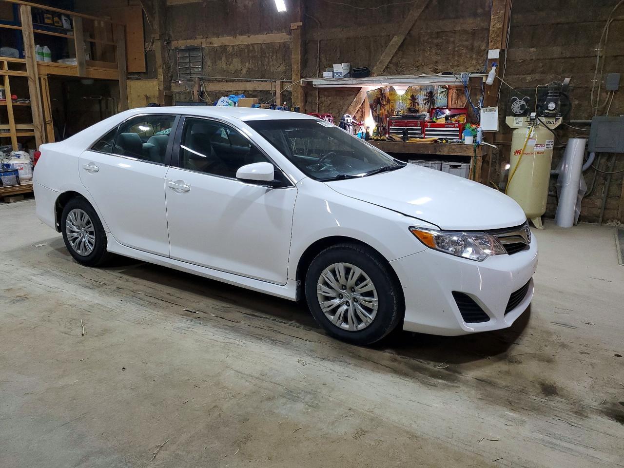 2014 Toyota Camry Le - Image 4
