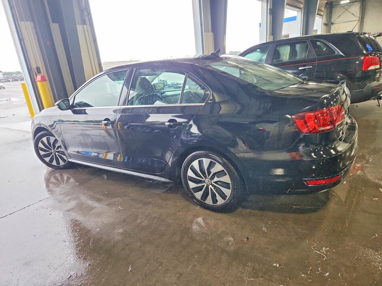 2014 Volkswagen Jetta Hybrid - Image 2