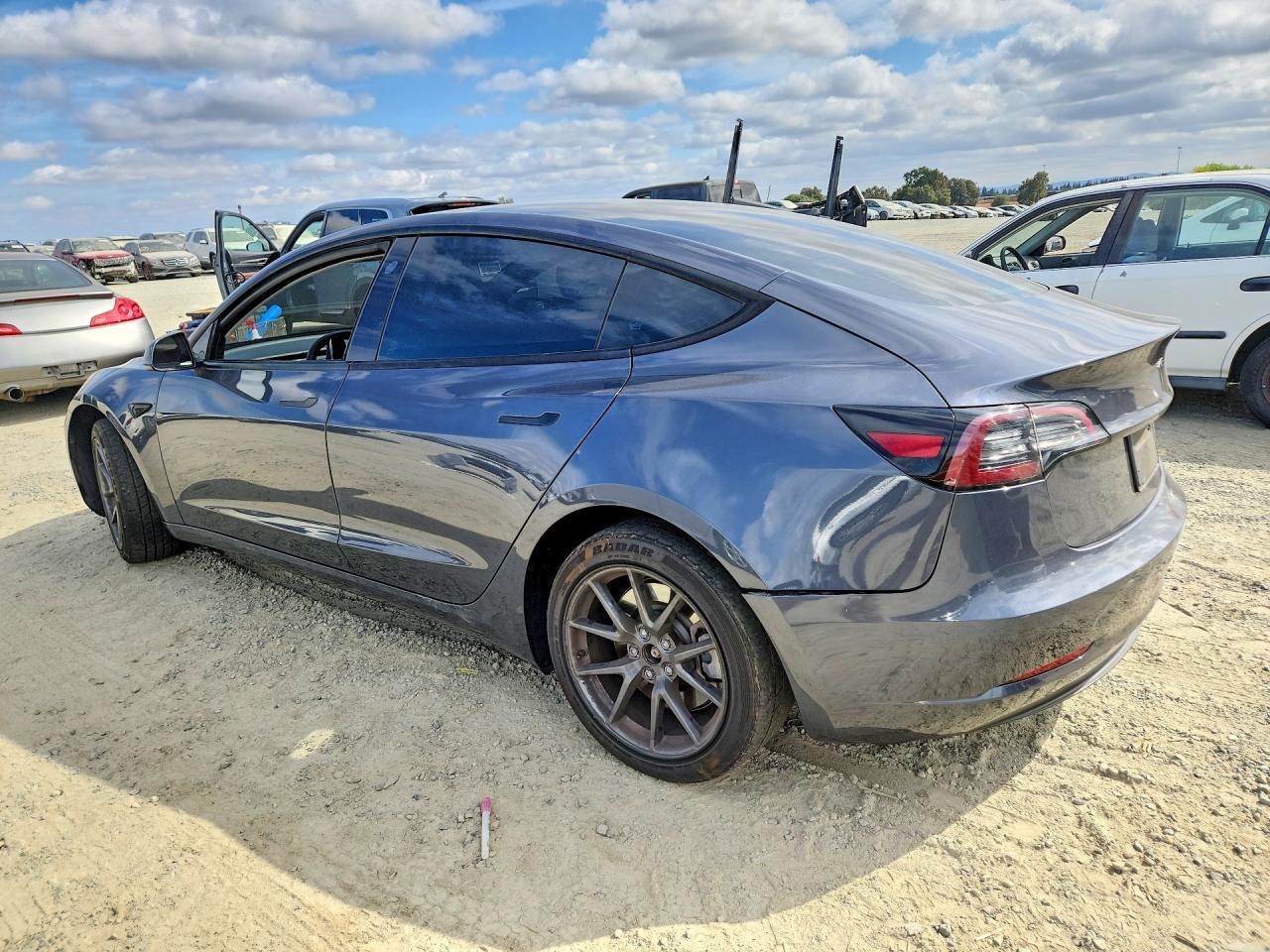 2023 Tesla Model 3 - Фото 2