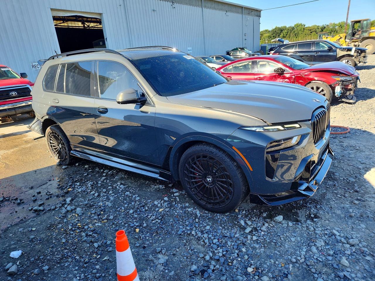 2025 BMW X7 xDrive40I - Image 4