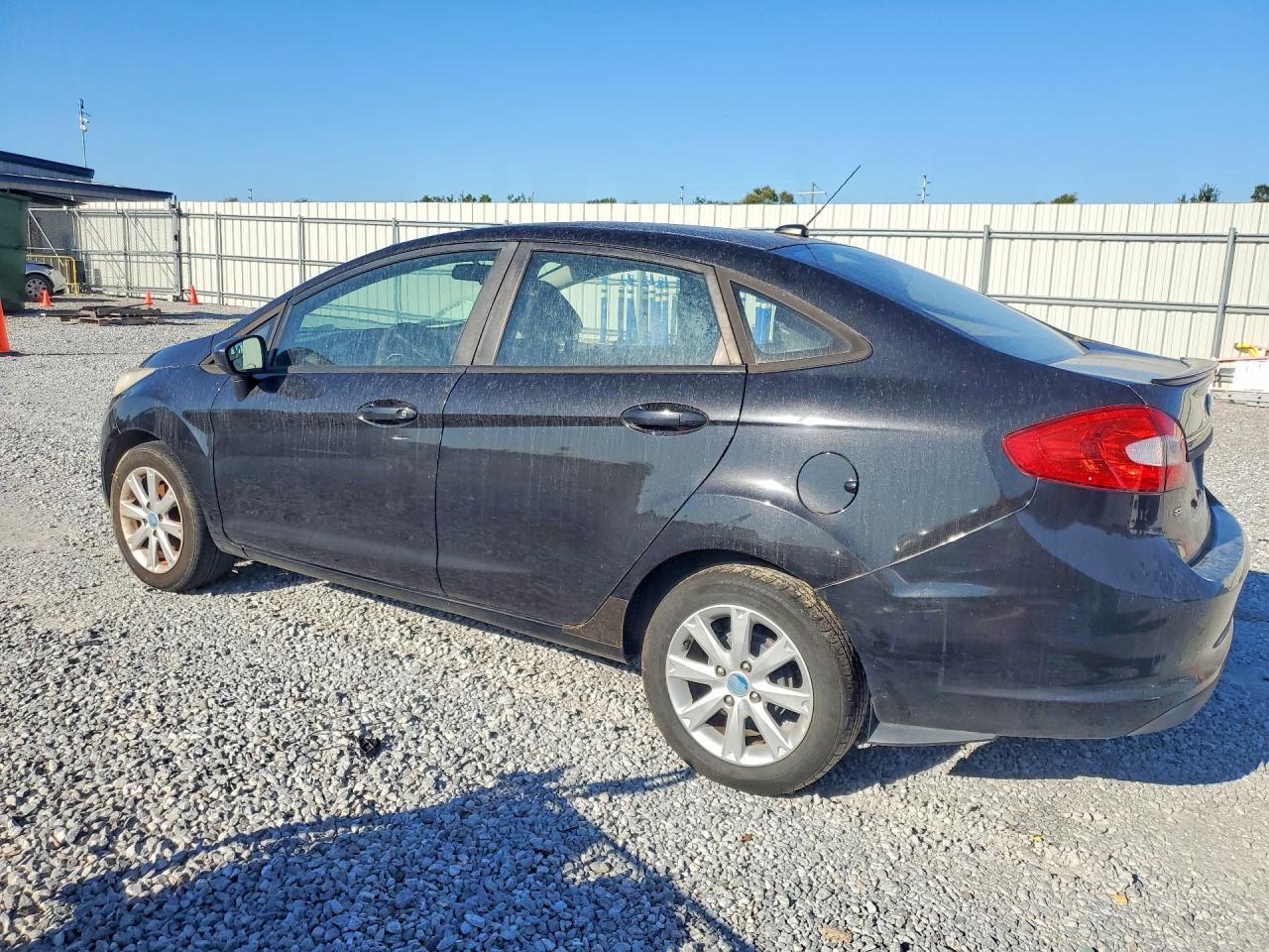 2011 Ford Fiesta Se - Фото 2