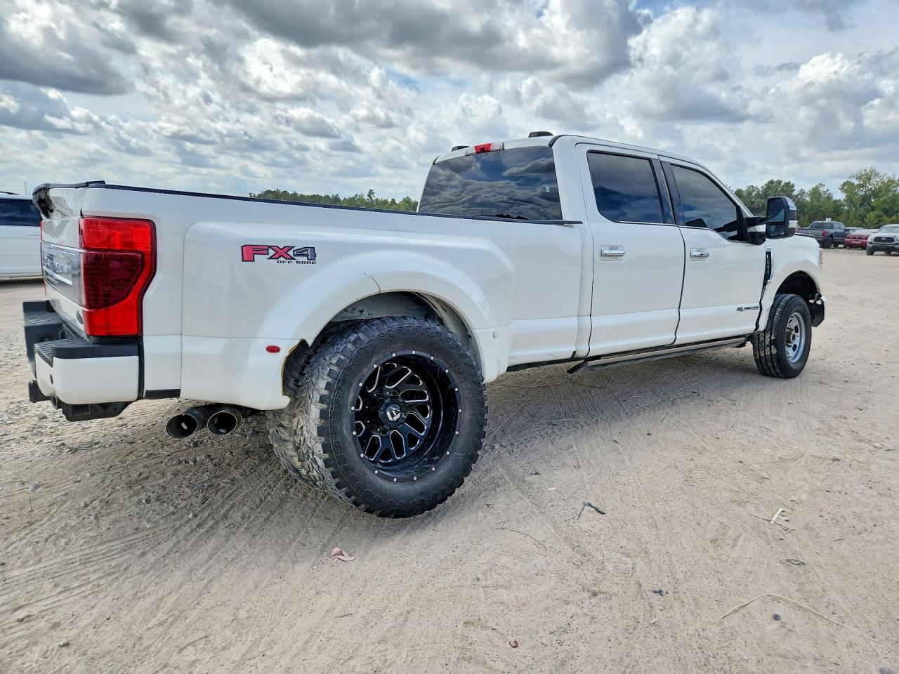 2021 Ford F350 Super Duty - Image 3