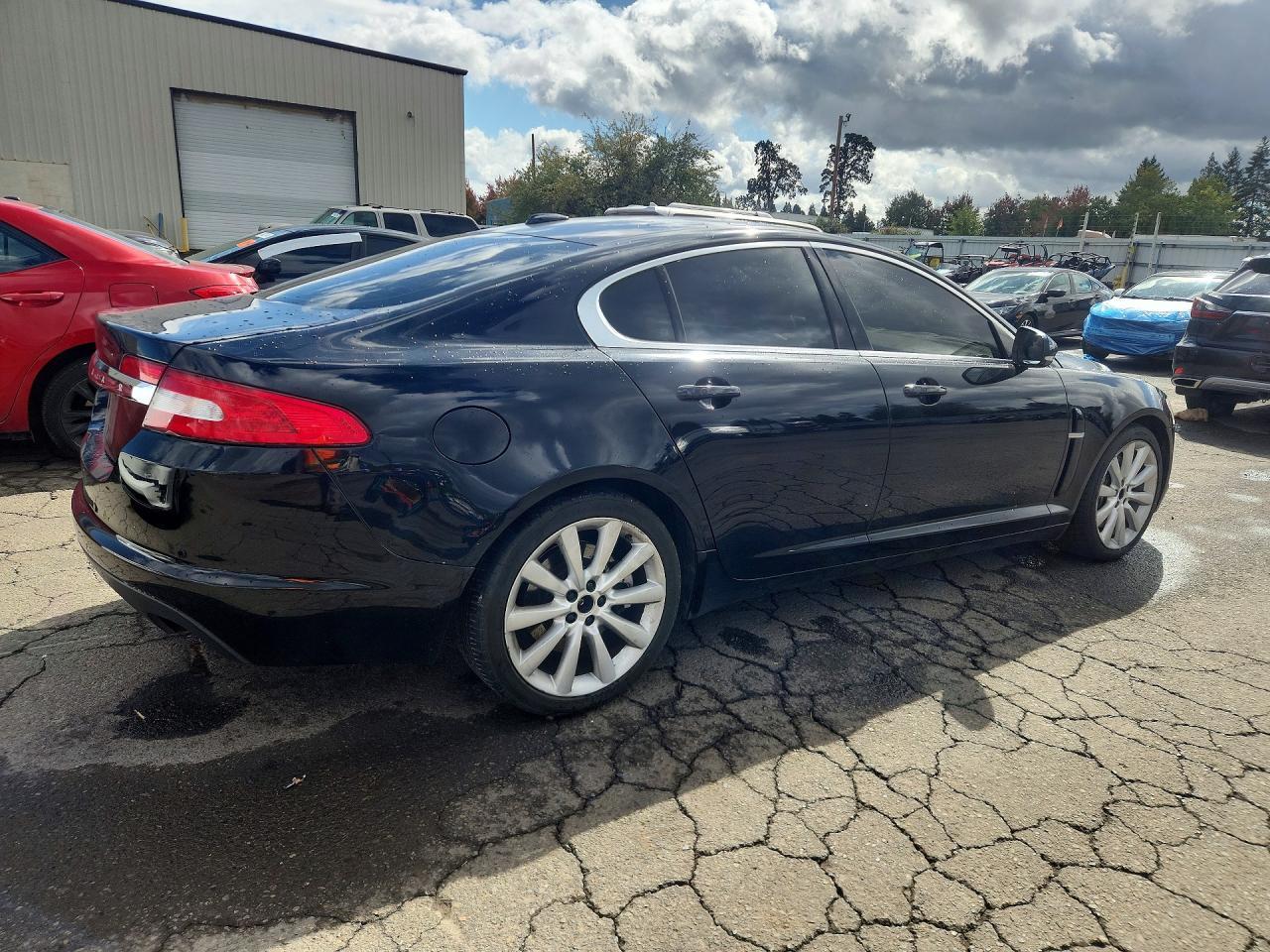 2010 Jaguar Xf Premium - Image 3