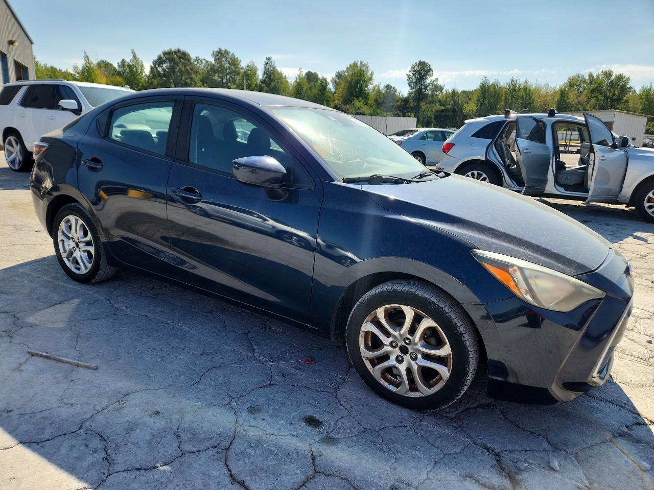 2017 Toyota Yaris Ia Base - Фото 4