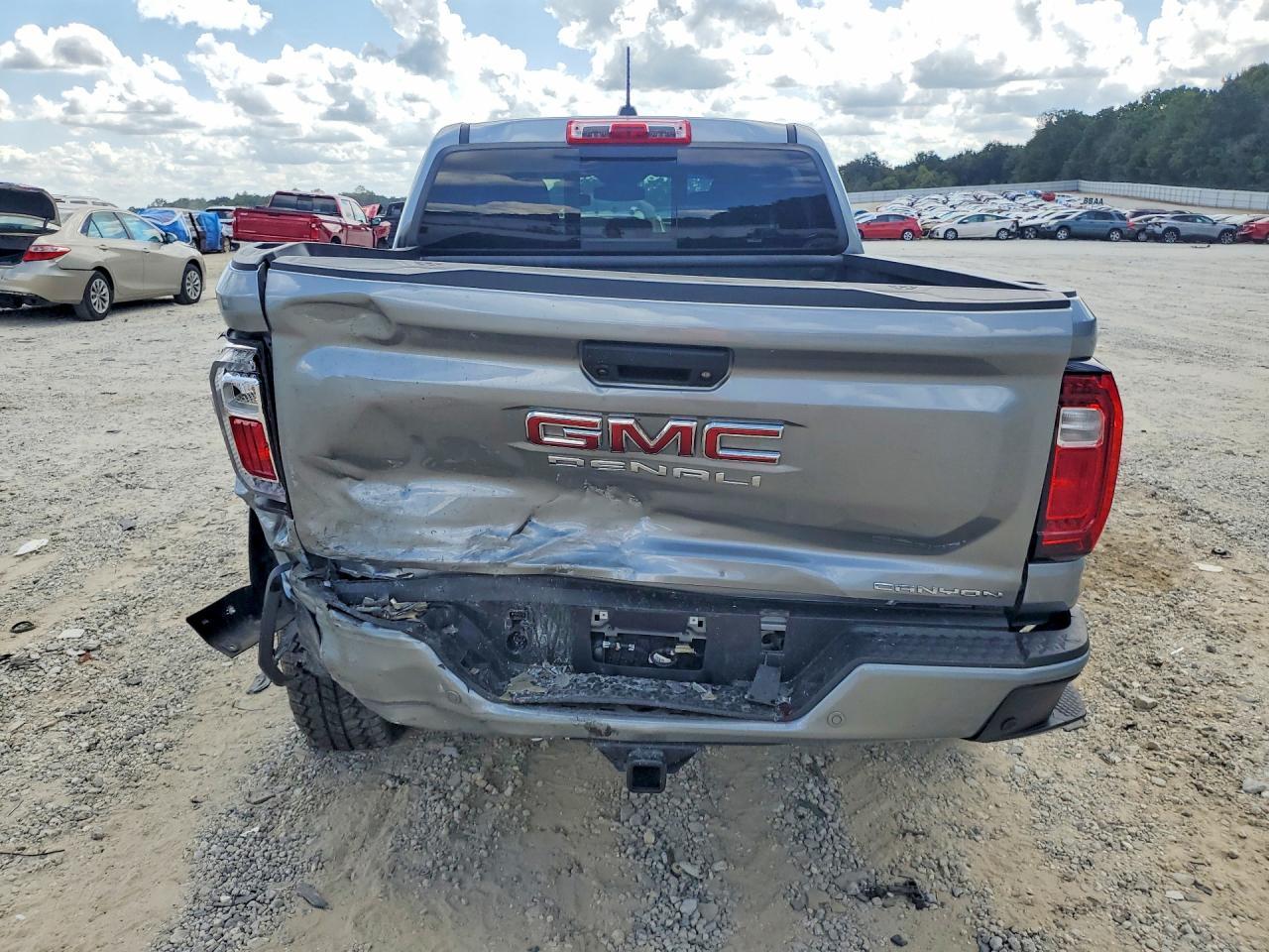 2025 GMC Canyon Denali - Image 6