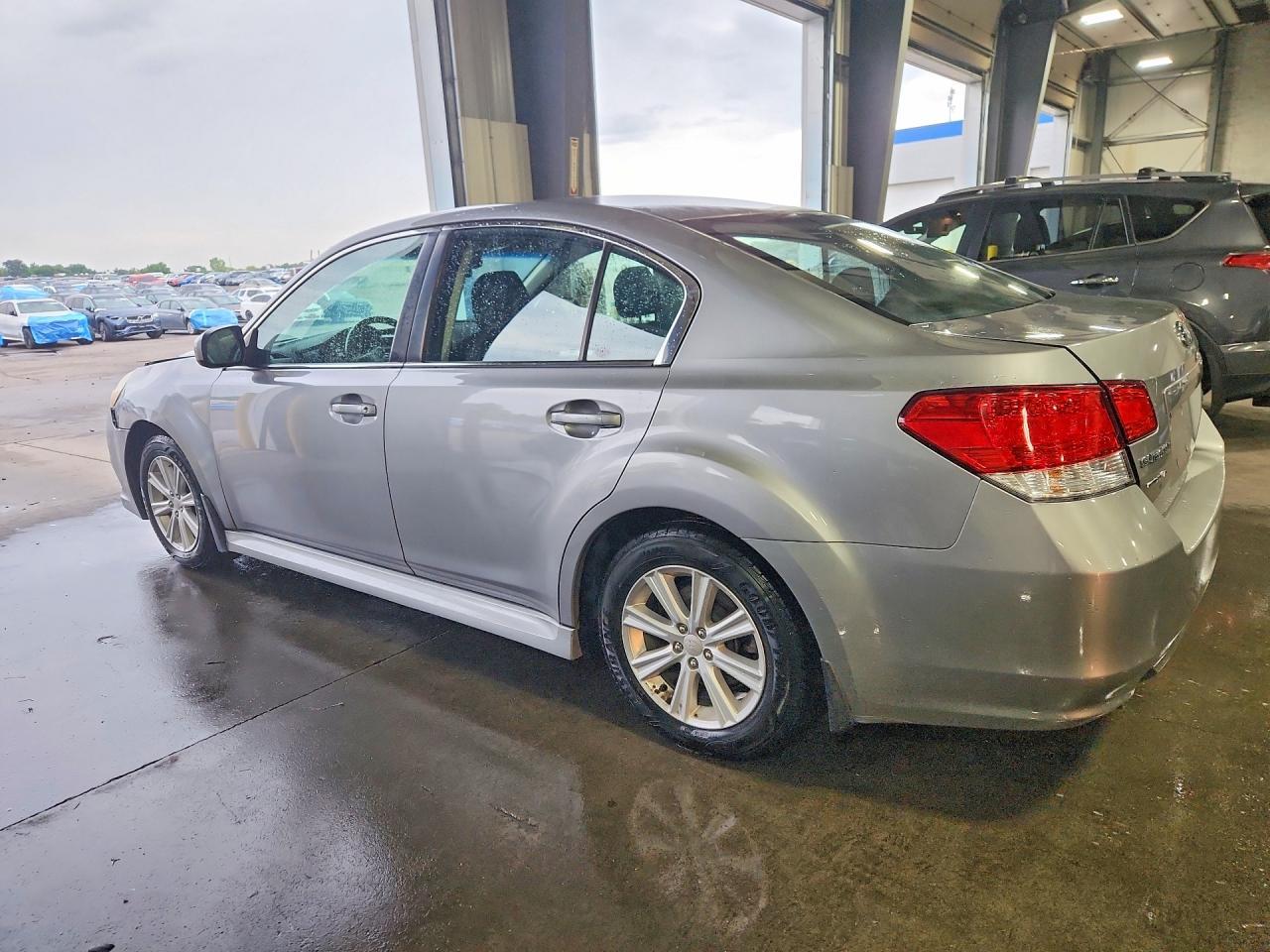 2011 Subaru Legacy 2.5I Premium - Фото 2