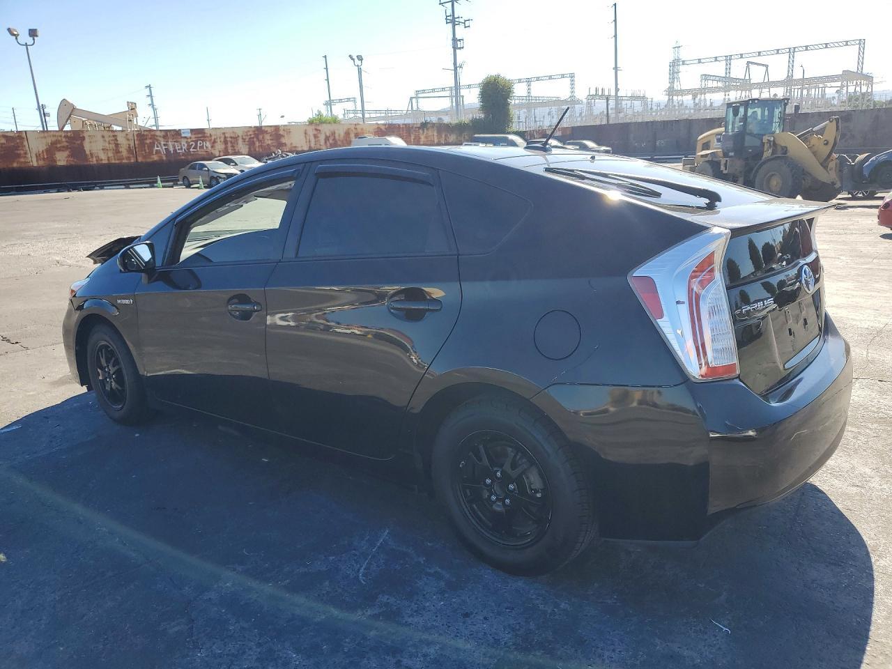 2014 Toyota Prius Four - Image 2