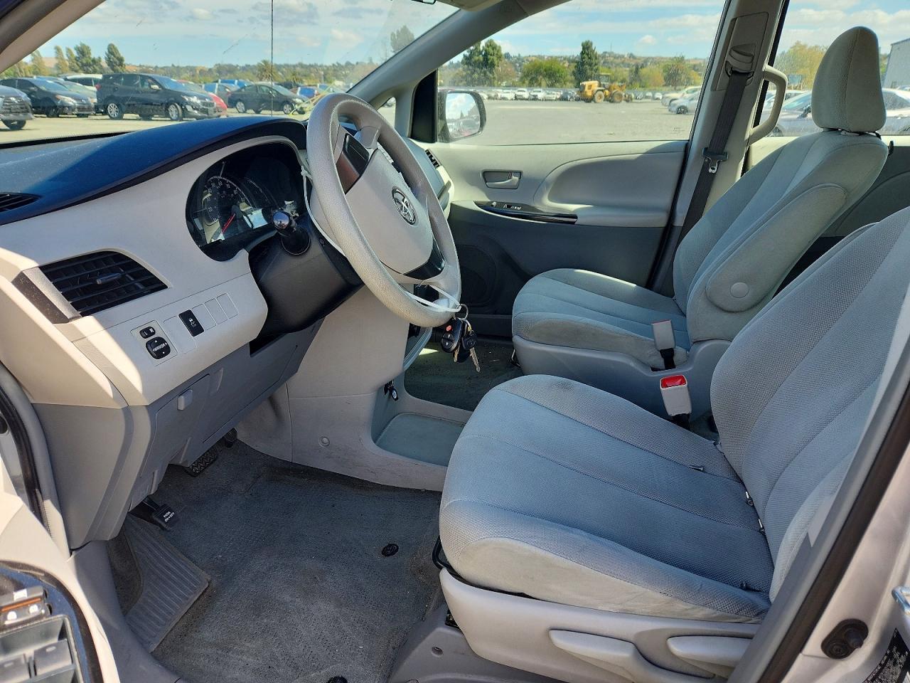 2014 Toyota Sienna L 7-Passenger - Фото 7