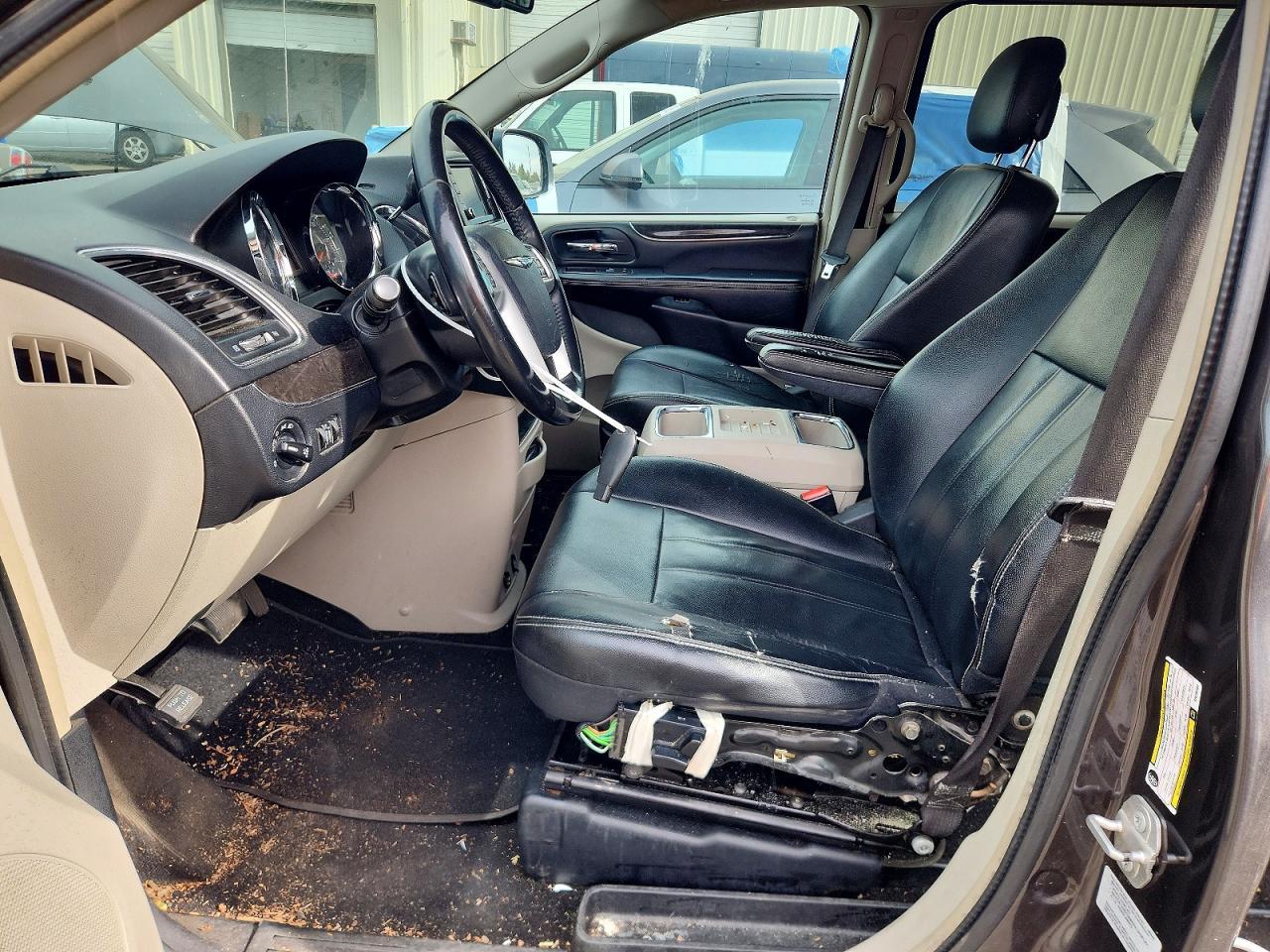 2016 Chrysler Town & Country Touring - Image 7