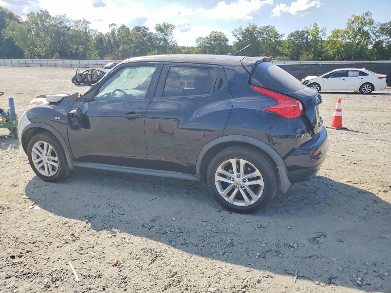 2012 Nissan Juke S - Image 2