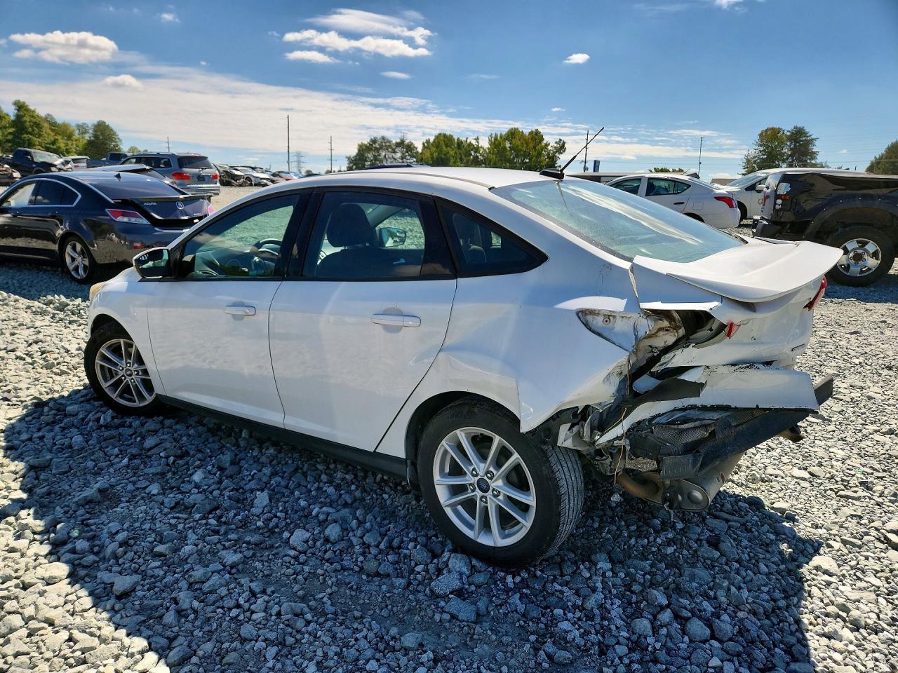 2017 Ford Focus Se - Image 2