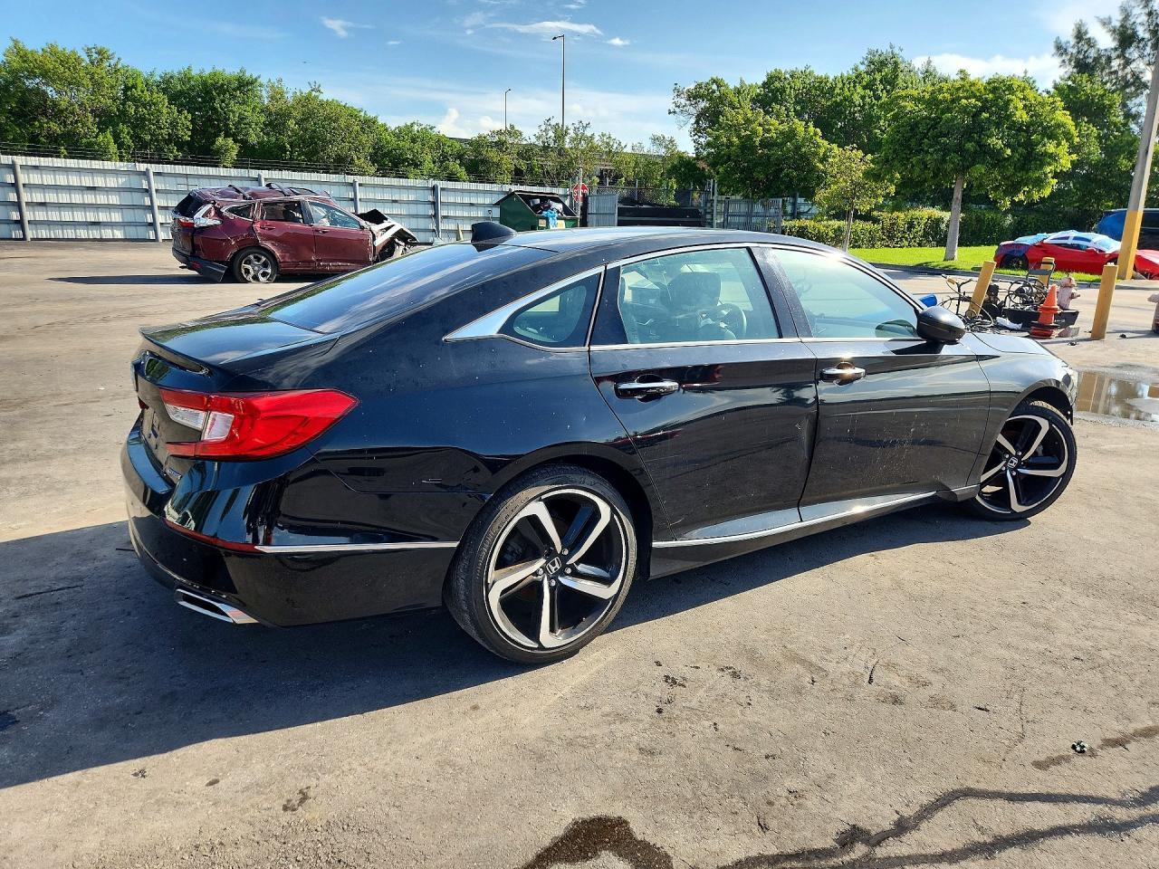 2018 Honda Accord Touring - Image 3