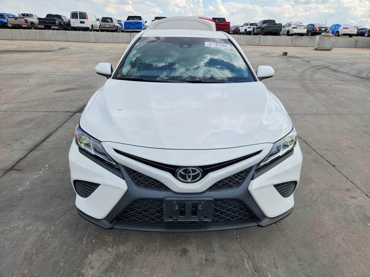 2018 Toyota Camry Se - Image 5