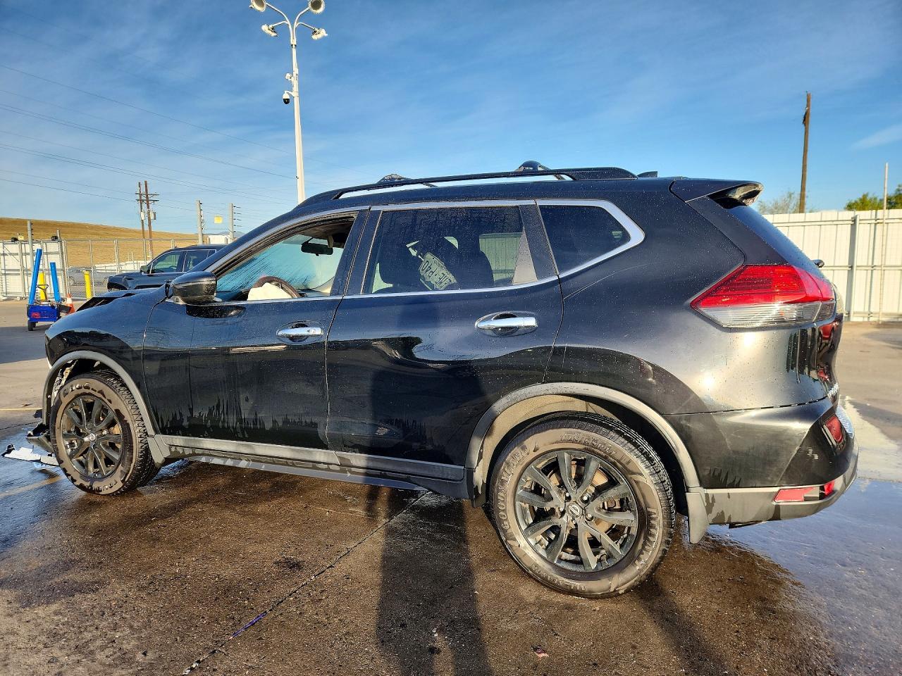 2017 Nissan Rogue Sv - Image 2