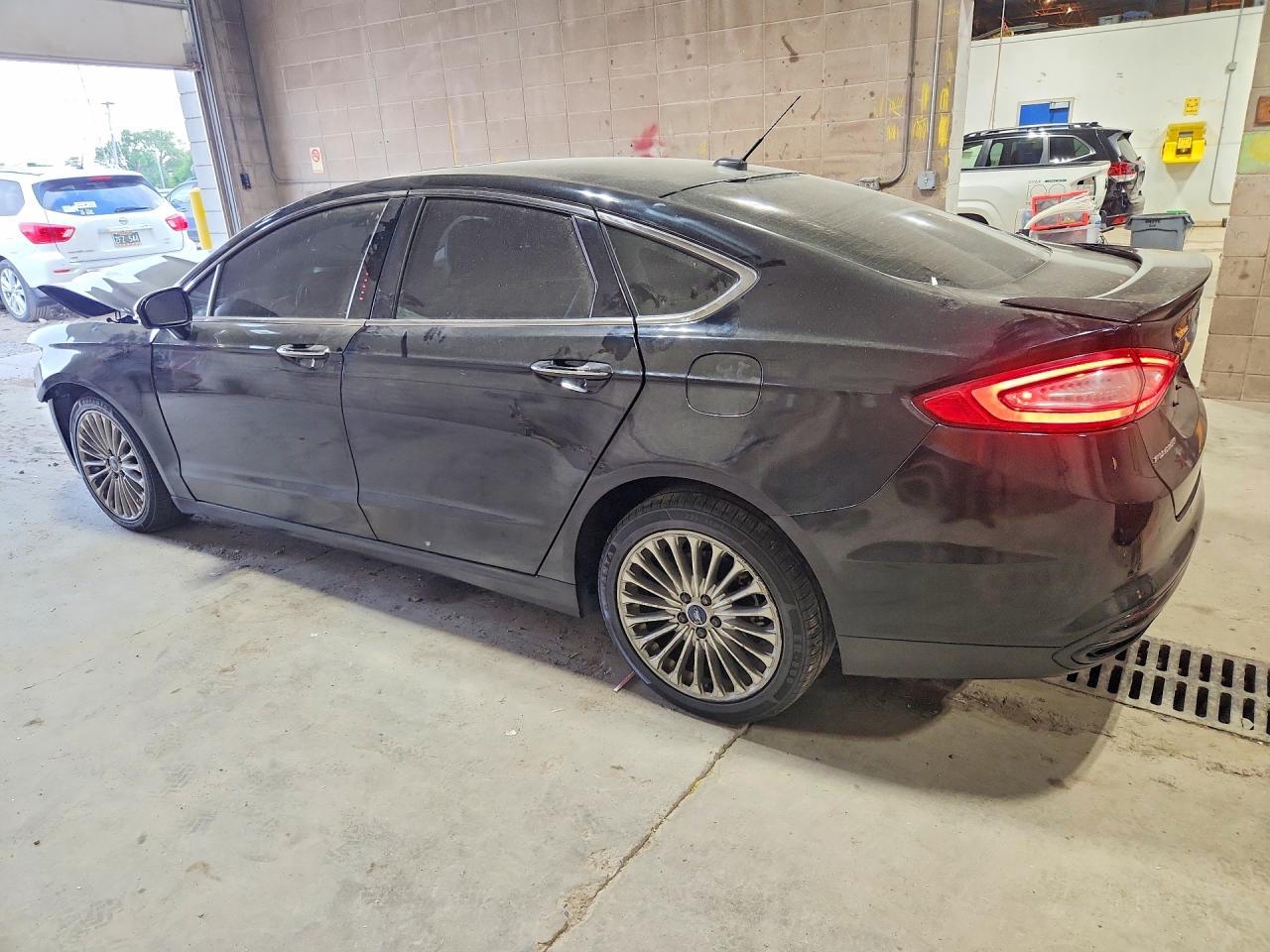 2016 Ford Fusion Titanium - Фото 2