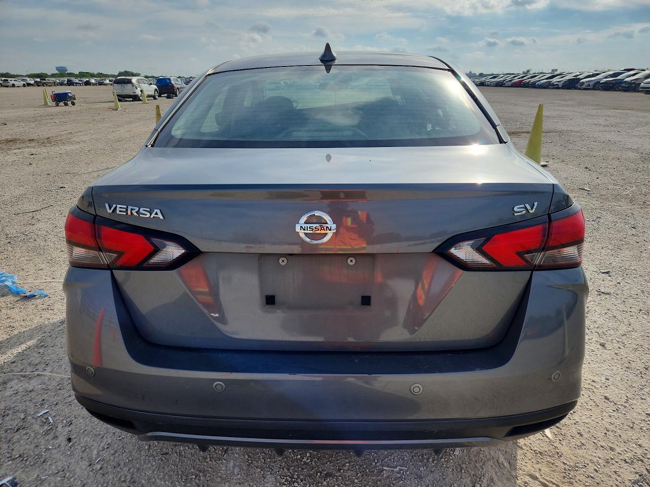2021 Nissan Versa Sv - Image 6