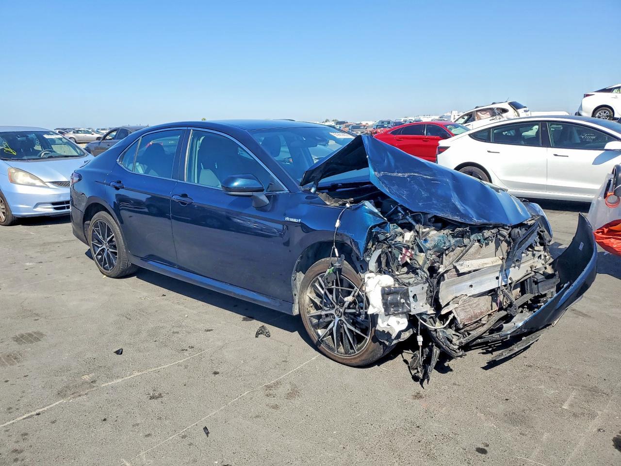 2021 Toyota Camry Le - Фото 4