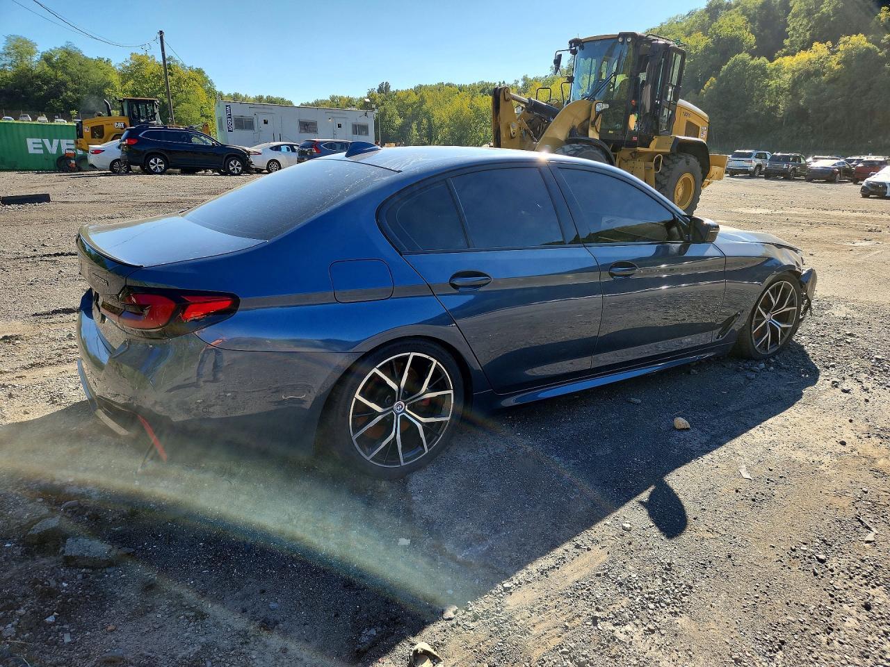2023 BMW M550Xi - Image 3