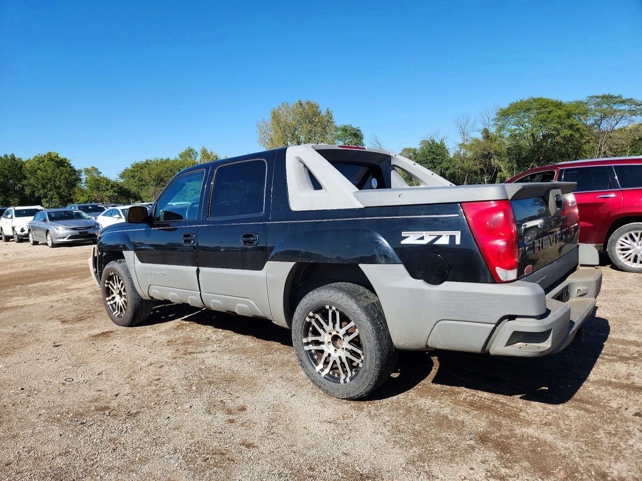 2002 Chevrolet Avalanche K1500 - Image 2