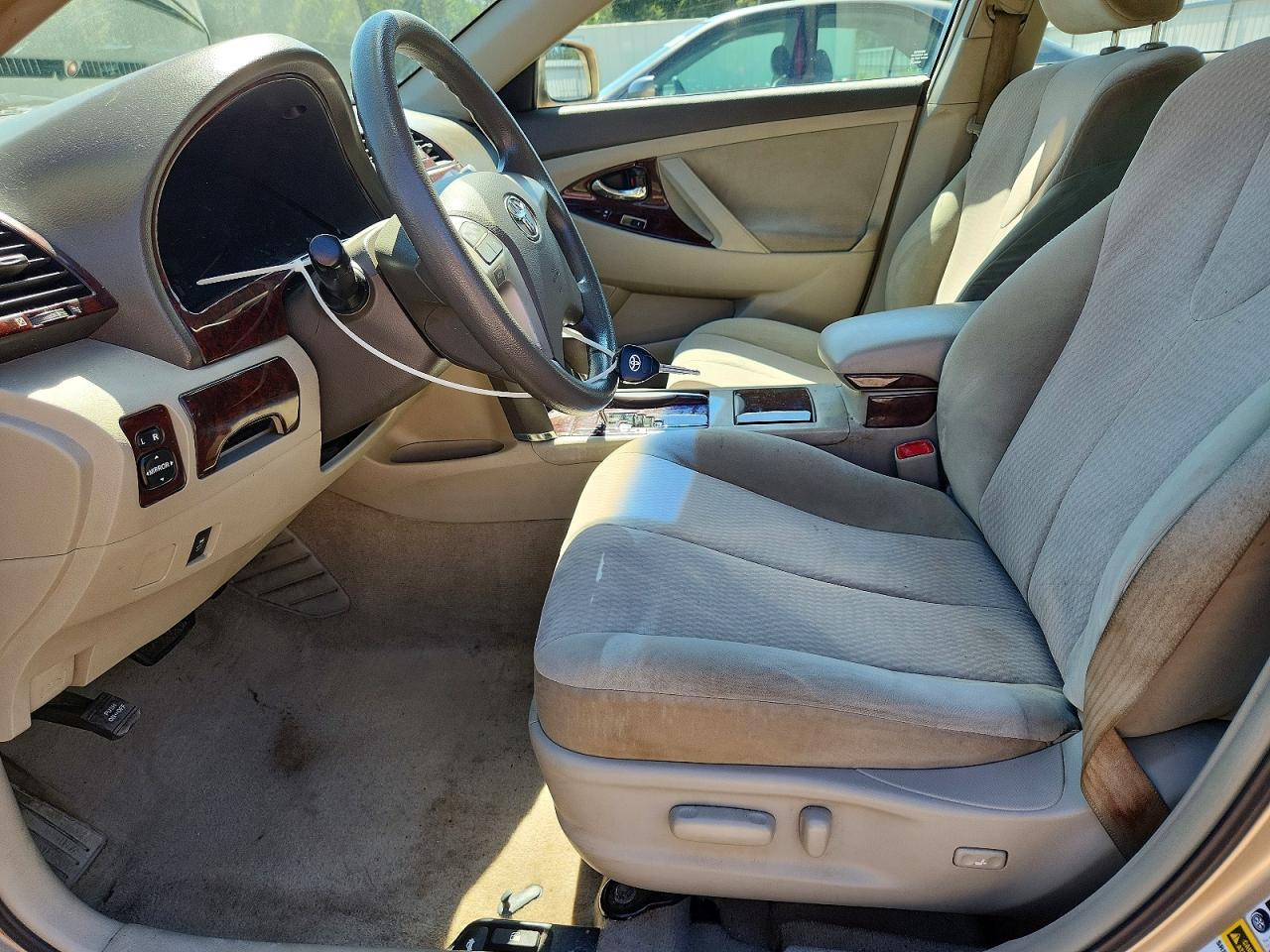 2010 Toyota Camry Le - Image 7