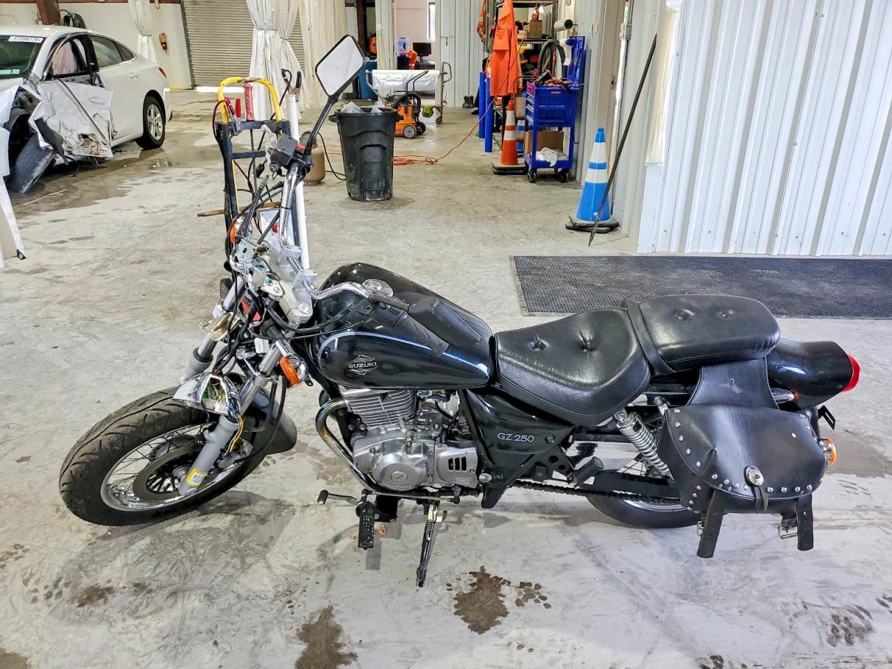 2002 Suzuki Gz250 - Image 3