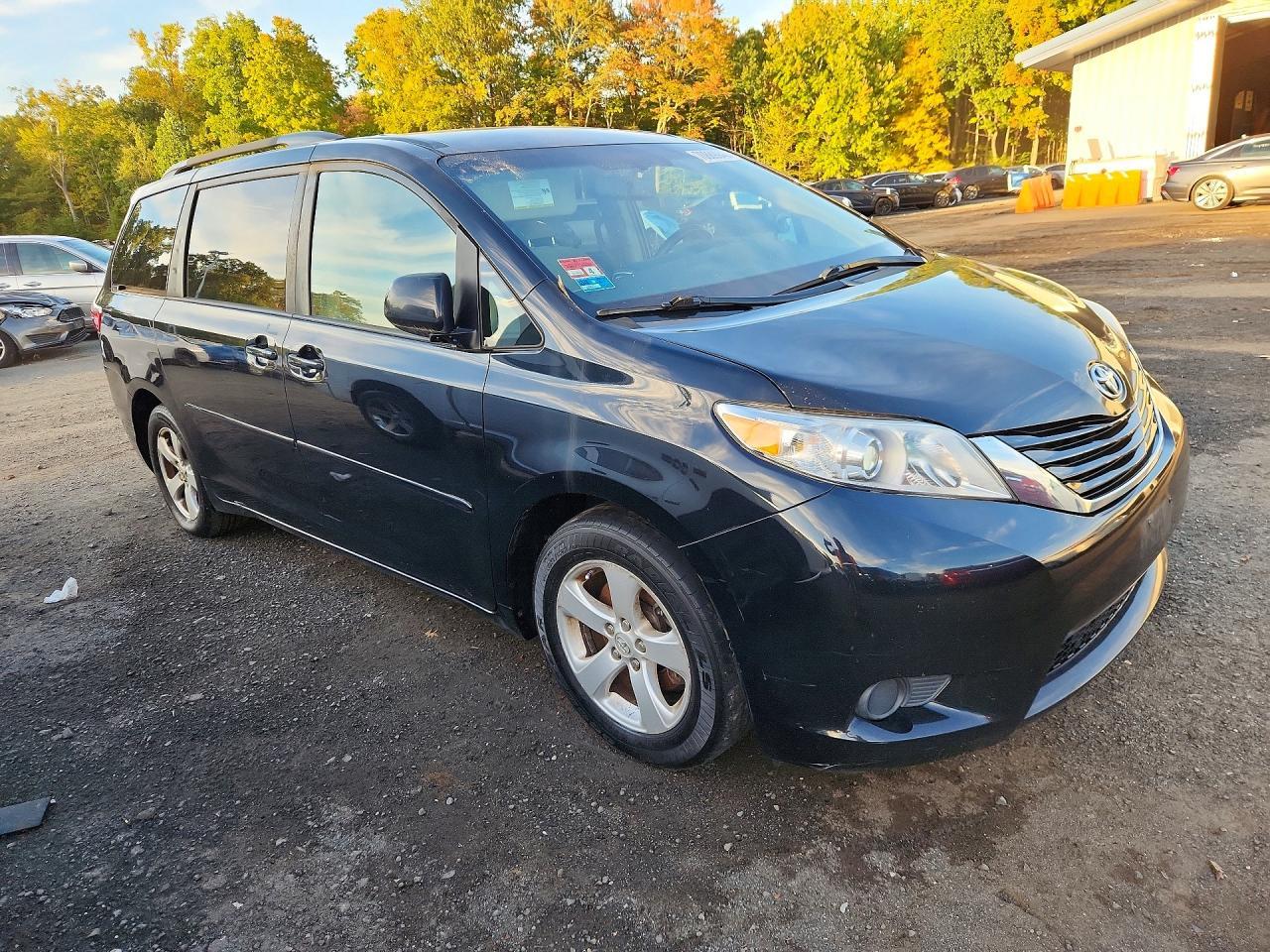 2017 Toyota Sienna Le - Фото 4