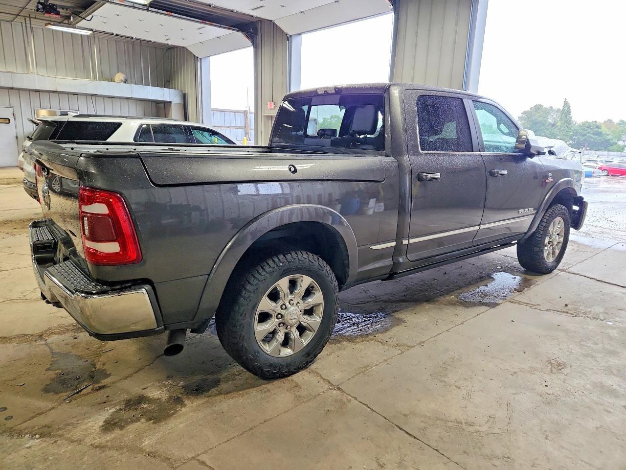 2022 Ram 3500 Limited - Фото 3