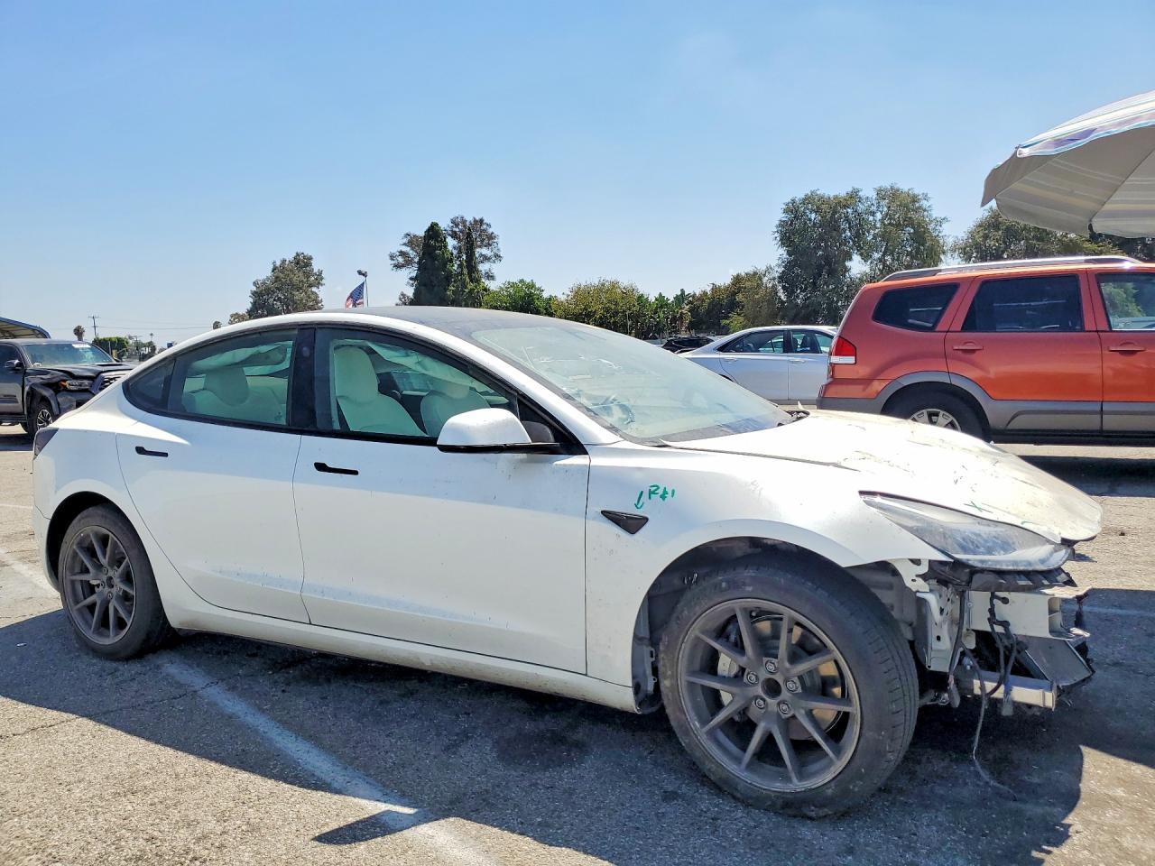 2022 Tesla Model 3 - Image 4
