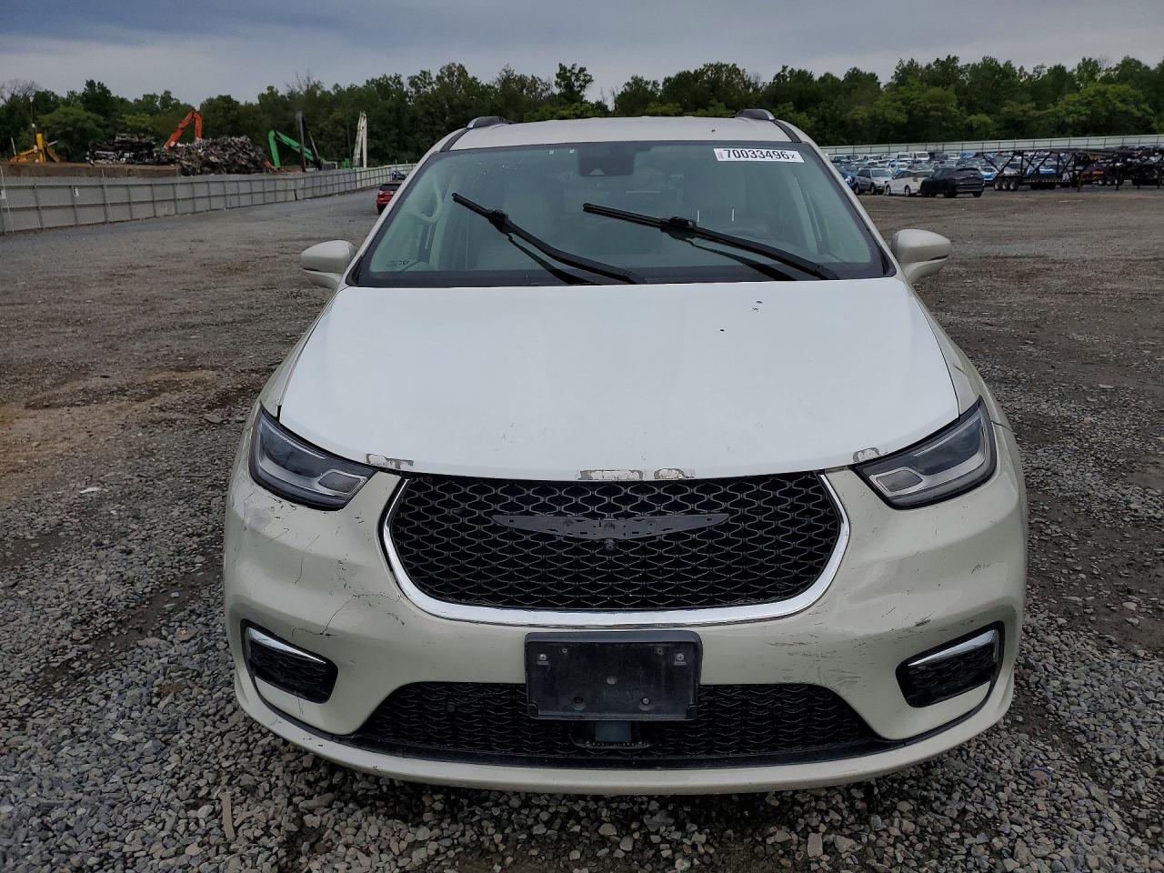 2021 Chrysler Pacifica Hybrid Touring L - Image 5