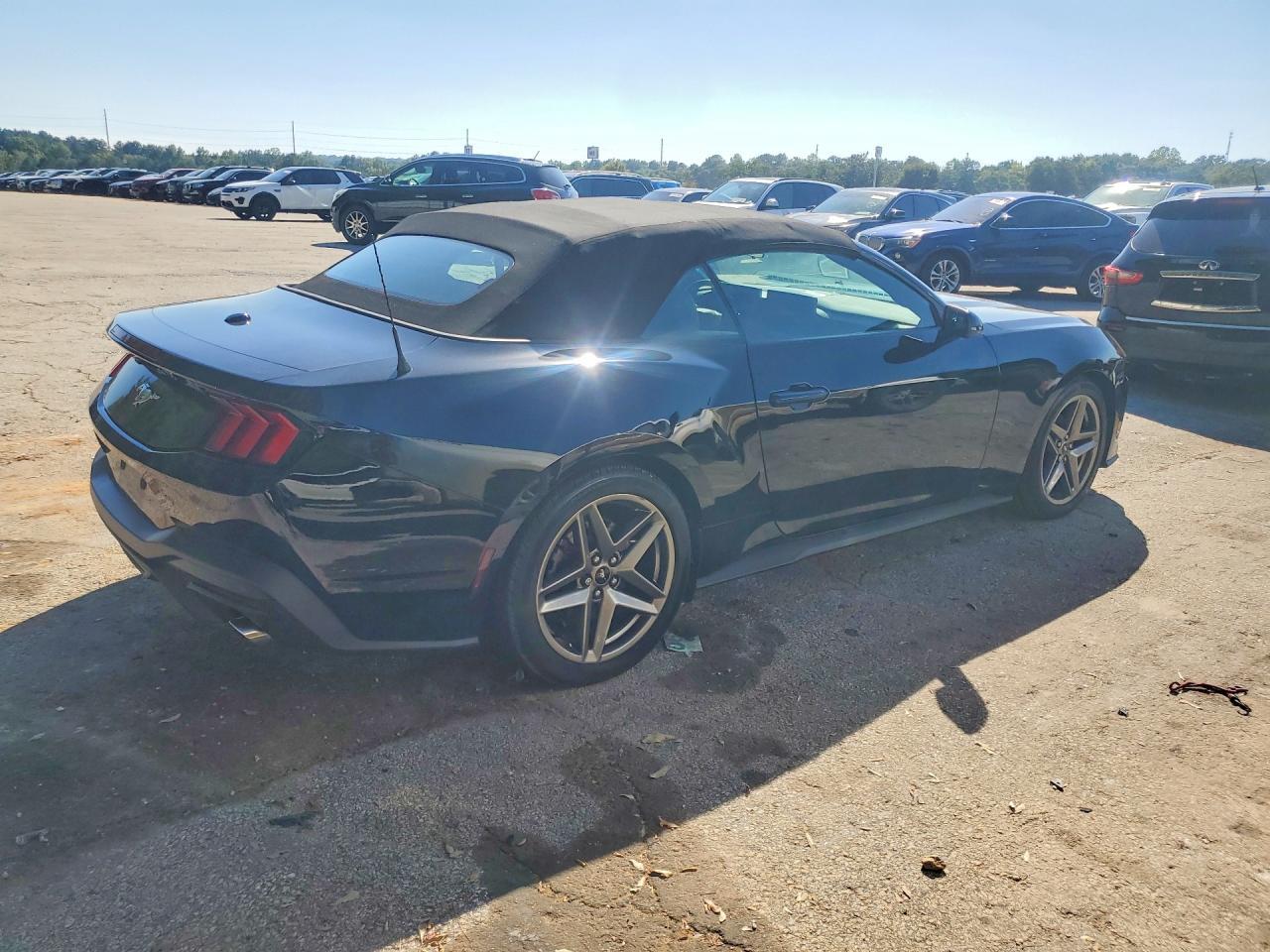 2026 Ford Mustang - Фото 3