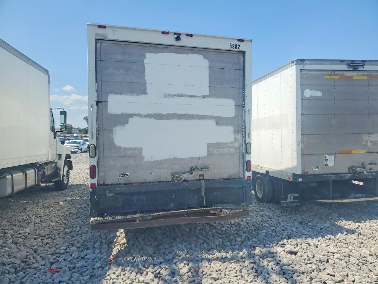 2014 Chevrolet Express - Box Truck - Image 6