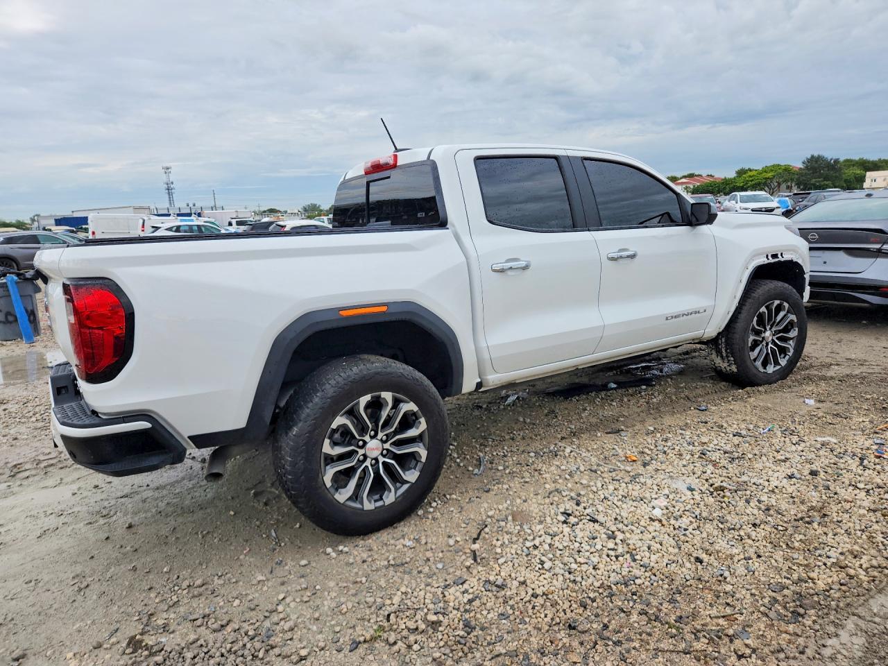 2023 GMC Canyon Denali - Image 3