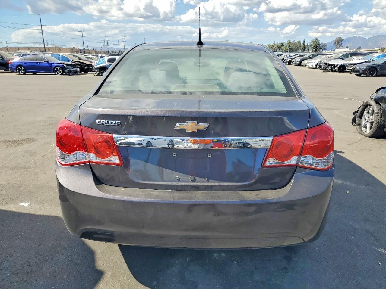 2014 Chevrolet Cruze Ls - Image 6