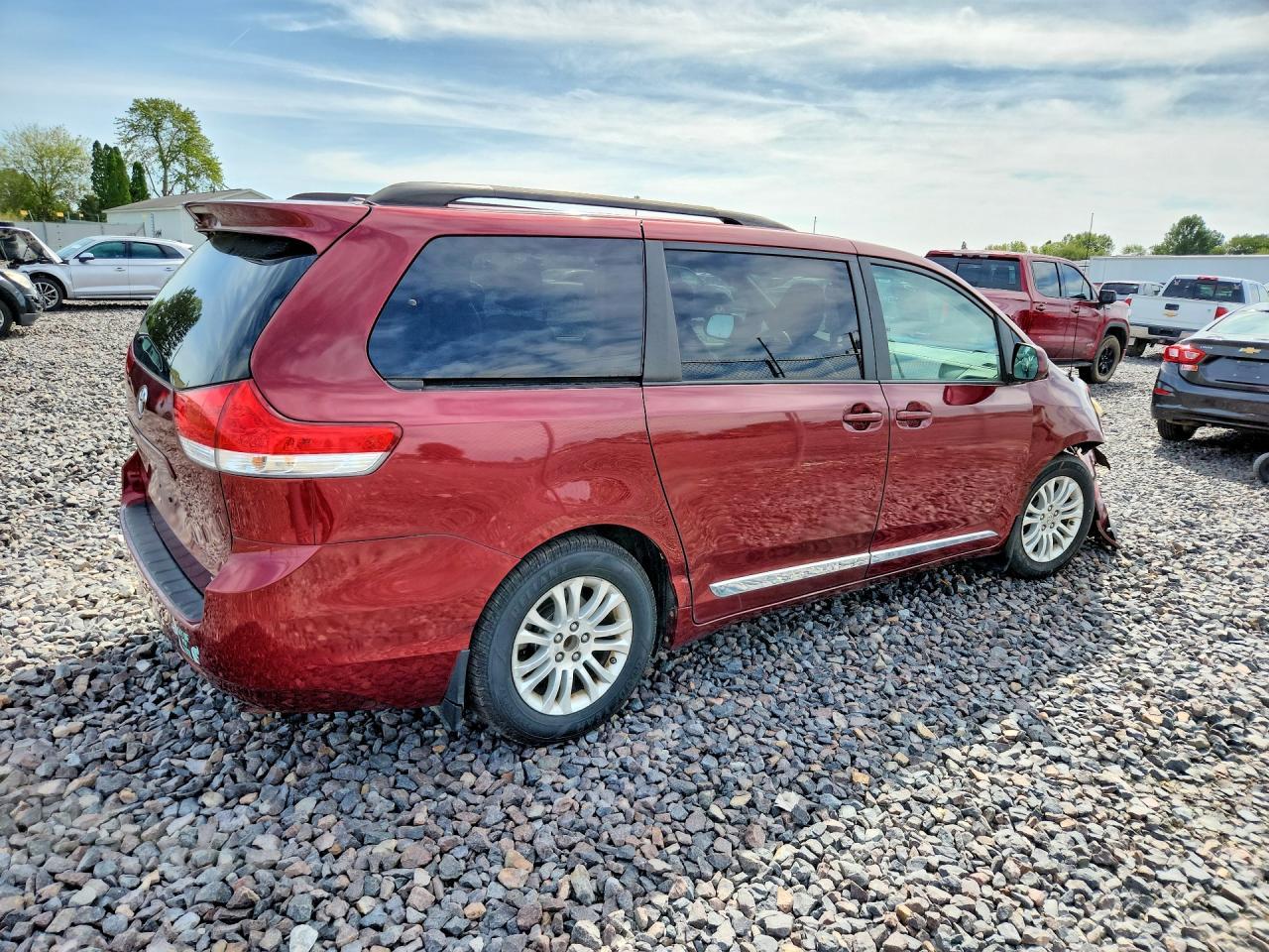 2011 Toyota Sienna Xle 8-Passenger - Фото 3
