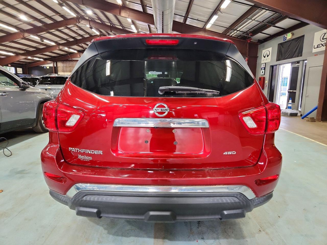 2018 Nissan Pathfinder S - Фото 6